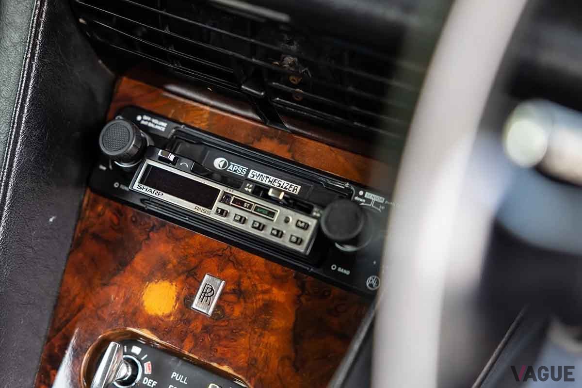 クイーンのボーカル、故フレディ・マーキュリーの愛車だった1974年製ロールス・ロイス「シルバー・シャドー」のインテリア