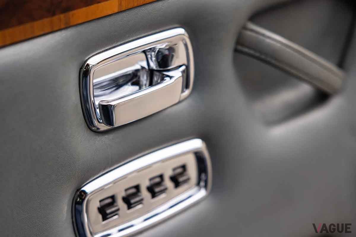 クイーンのボーカル、故フレディ・マーキュリーの愛車だった1974年製ロールス・ロイス「シルバー・シャドー」のインテリア