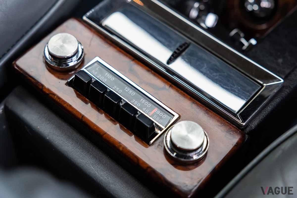 クイーンのボーカル、故フレディ・マーキュリーの愛車だった1974年製ロールス・ロイス「シルバー・シャドー」のインテリア