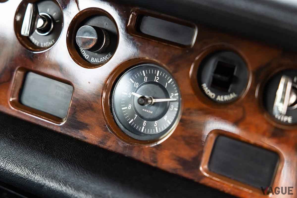 クイーンのボーカル、故フレディ・マーキュリーの愛車だった1974年製ロールス・ロイス「シルバー・シャドー」のインテリア