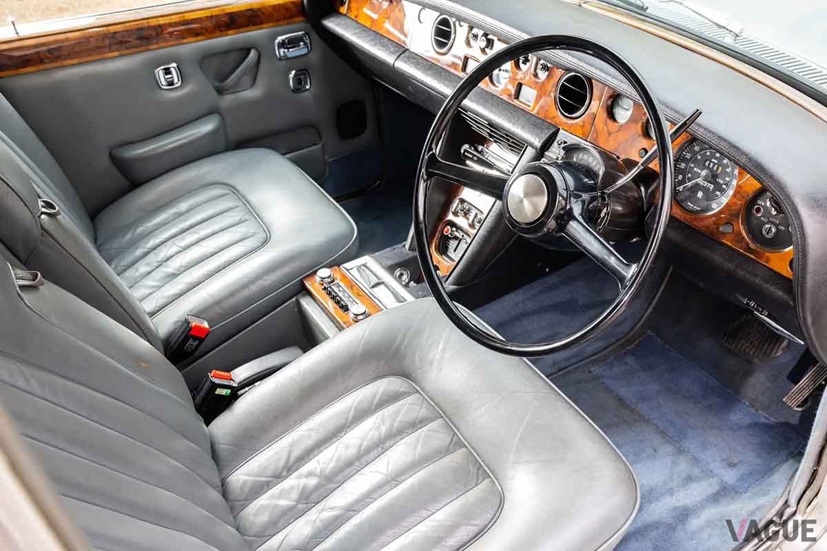 クイーンのボーカル、故フレディ・マーキュリーの愛車だった1974年製ロールス・ロイス「シルバー・シャドー」のインテリア