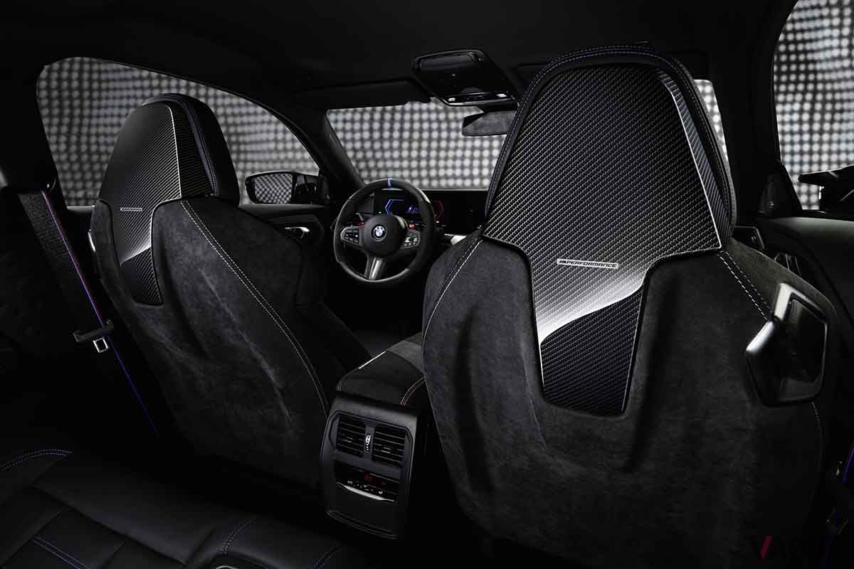 新型「M2」Mパフォーマンスパーツ装着車のインテリア