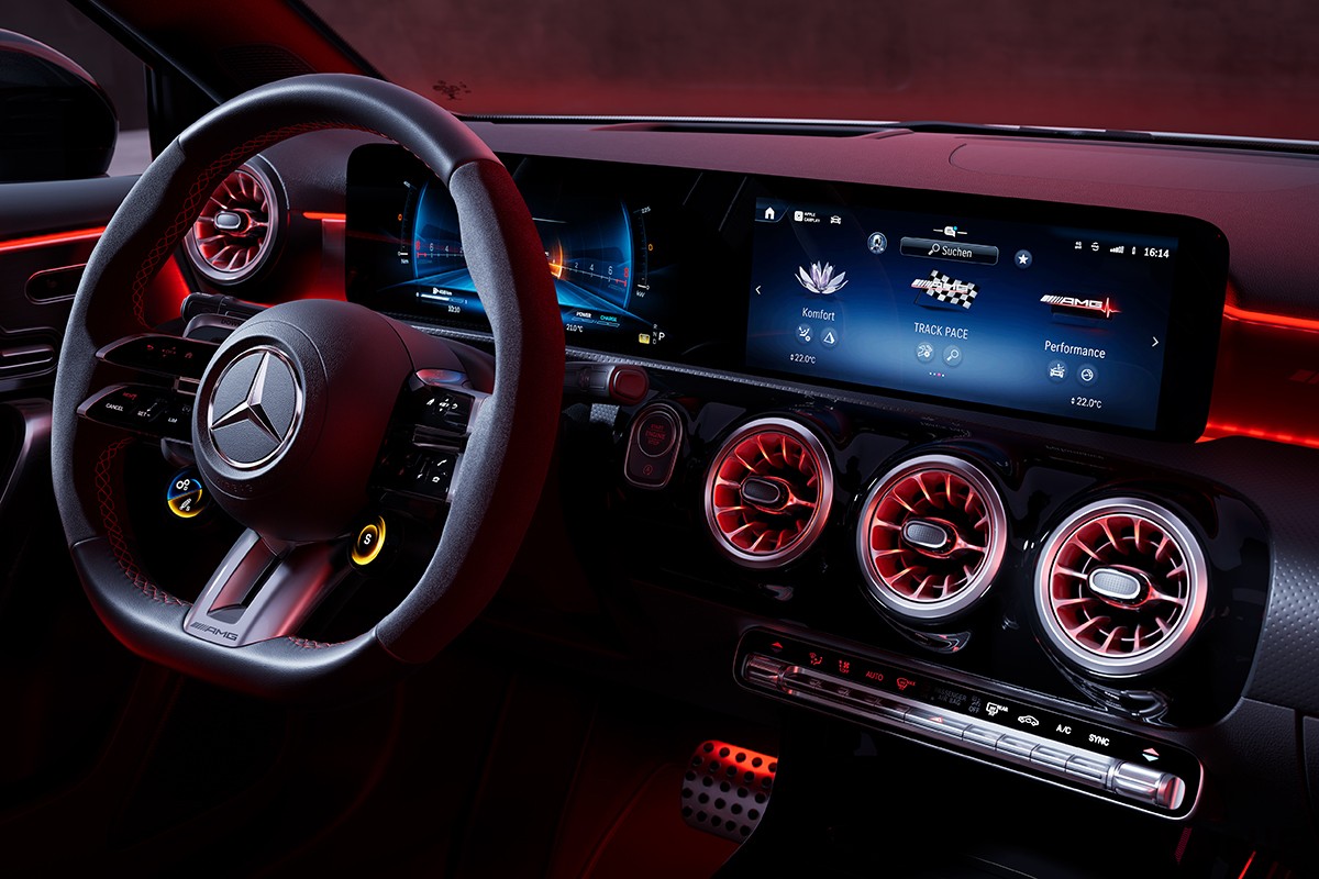 欧州で登場した改良新型メルセデスAMG「A35 4MATIC」のインテリア