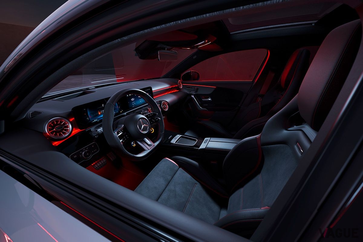 メルセデスAMG改良新型「Aクラス」のインテリア