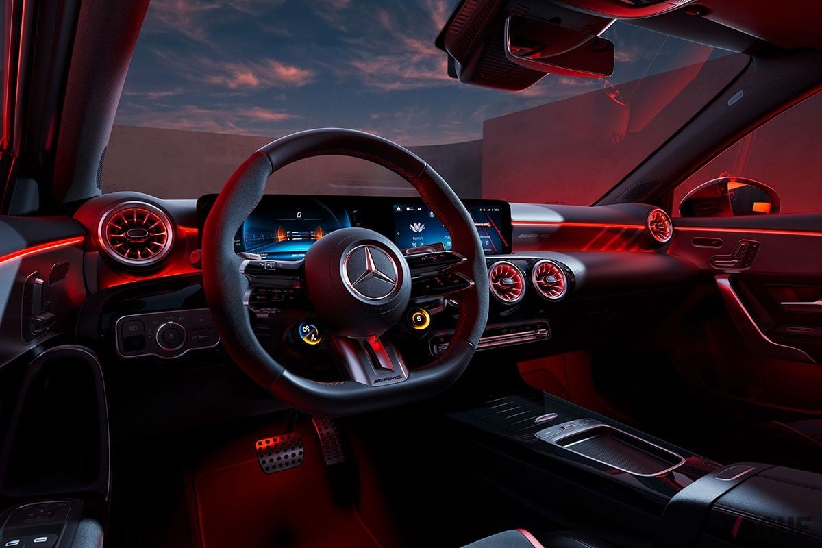 メルセデスAMG改良新型「Aクラス」のインテリア