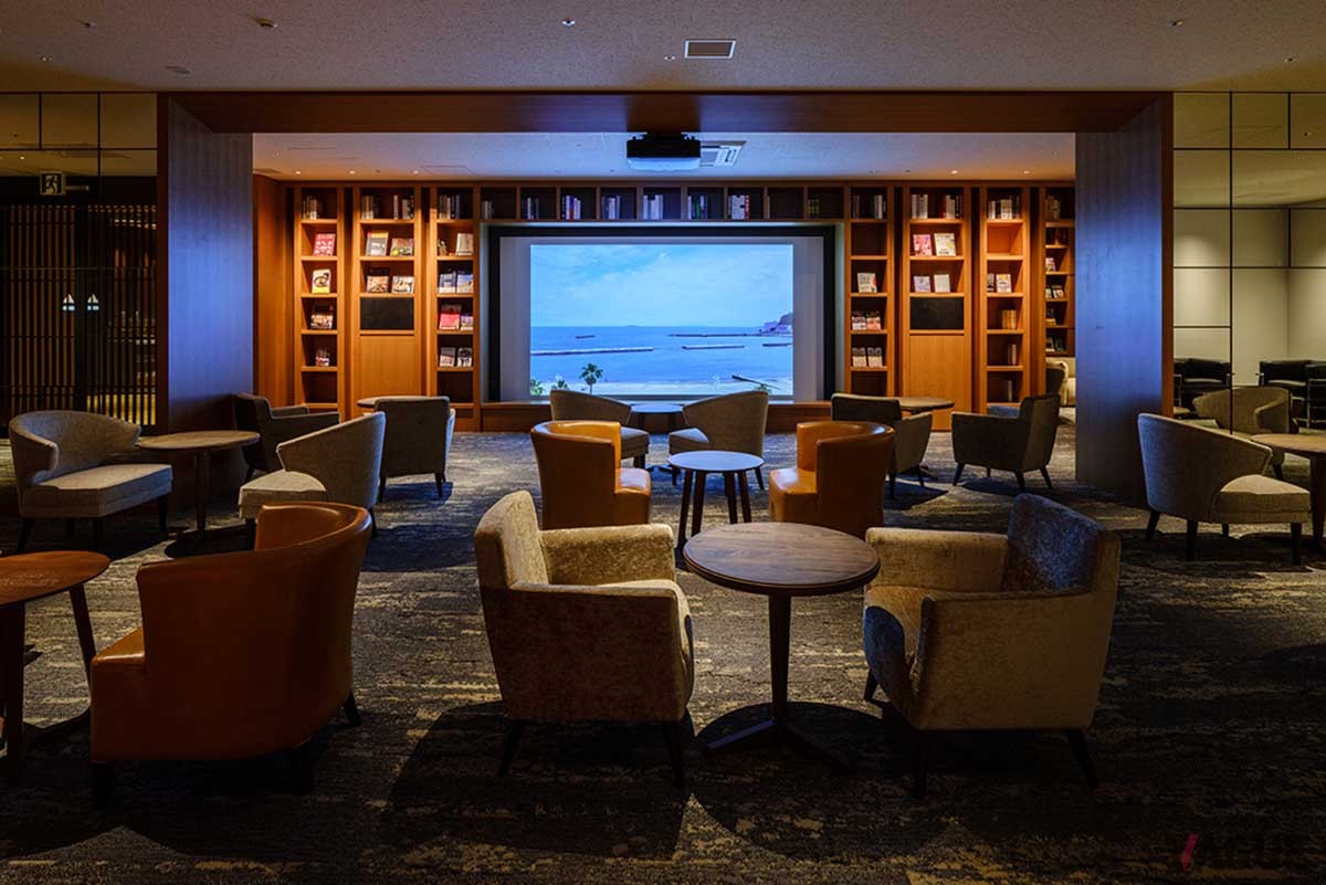 熱海サンビーチの前に誕生した「熱海パールスターホテル」は、全室露天風呂つきの客室すべてに専属のバトラーがつき、インフィニティバスやフィットネス、充実のレストランなどで優雅な時間を堪能できる高級リゾートホテル