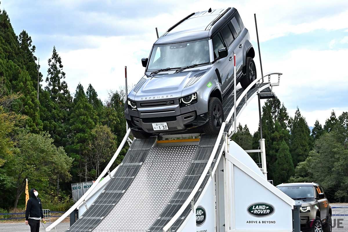 ランドローバーファンはもちろんのこと、日本でも人気のディフェンダーに乗ってみたいと思っていた人が多数来場した「ディフェンダーデイ2022」