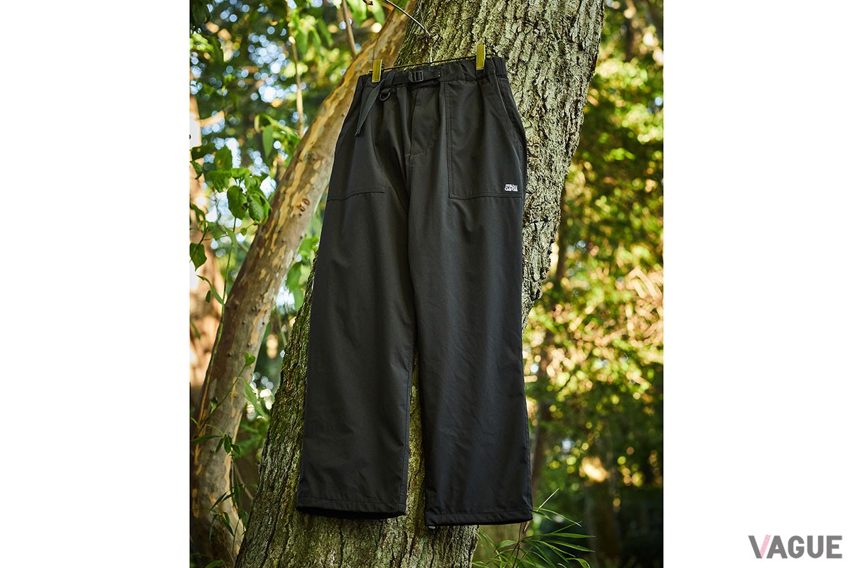 ベイカーパンツを思わせるデザインのシェルパンツ「3Layer WR Easy Pants」。昨シーズンより短めのレングスにし、裾にドローコードを装備するなどアレンジしやすくなっている