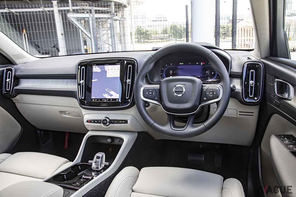 ボルボ「XC40 B4AWD」2023年モデルのインパネ
