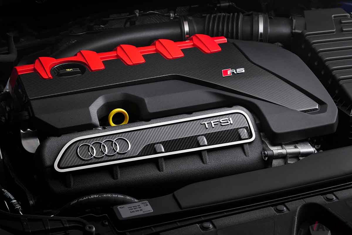 アウディの限定車「RS3パフォーマンスエディション」のエンジン