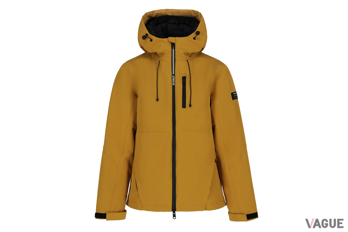 ジャケットは単体での着用が可能。1着で3とおりの着こなしを楽しめ、年間を通じて活躍する