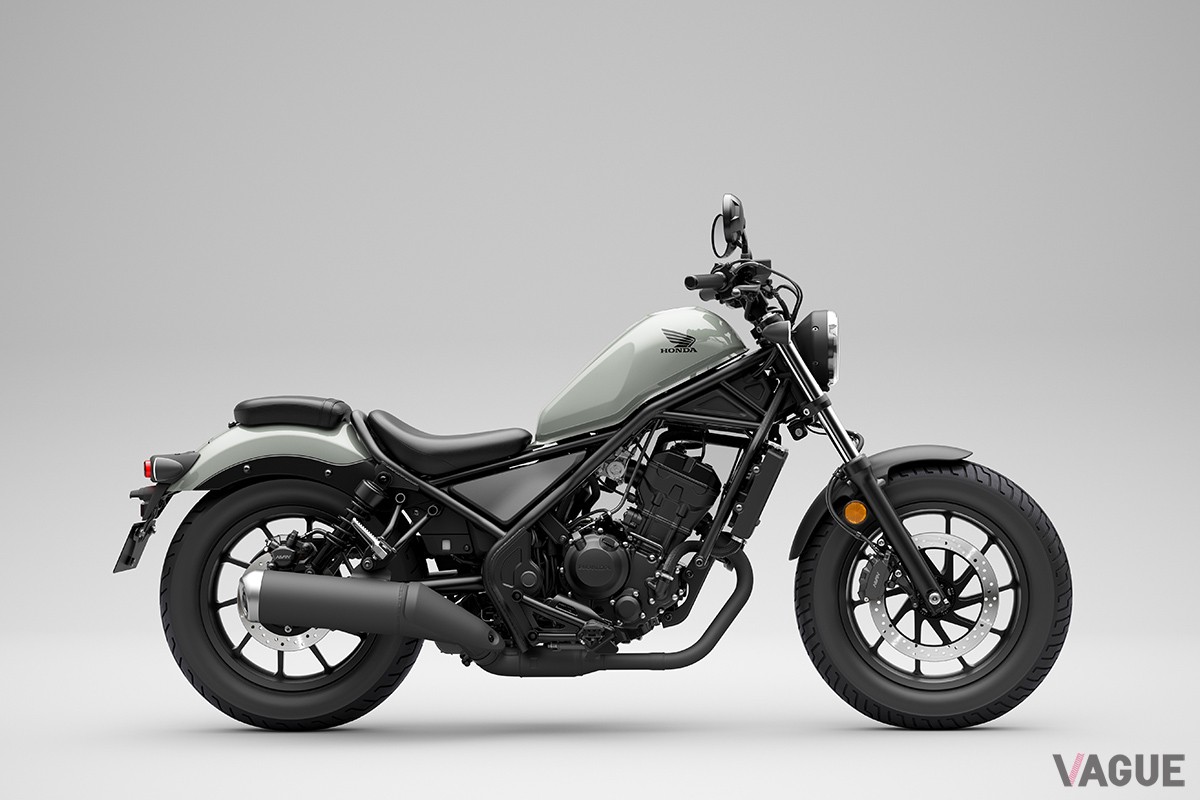 年間販売台数で5連覇達成を目前とした人気のホンダ「レブル250」が進化。排出ガス規制に対応するとともにカラーリングを一新した