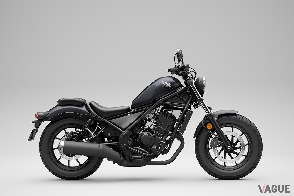 年間販売台数で5連覇達成を目前とした人気のホンダ「レブル250」が進化。排出ガス規制に対応するとともにカラーリングを一新した