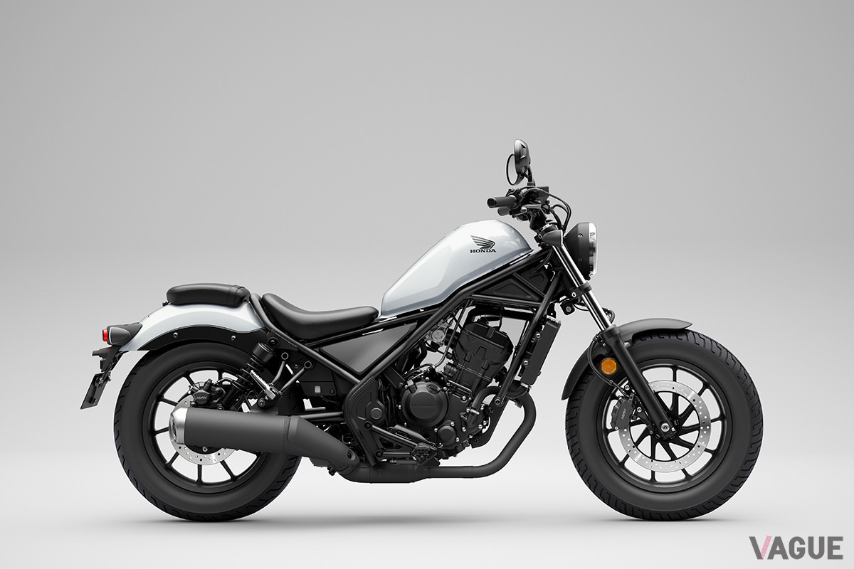 年間販売台数で5連覇達成を目前とした人気のホンダ「レブル250」が進化。排出ガス規制に対応するとともにカラーリングを一新した
