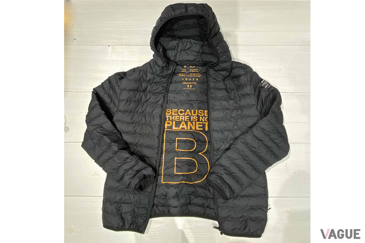 取り外し可能な中綿入りのインナージャケットは、それ単体での着用も可能