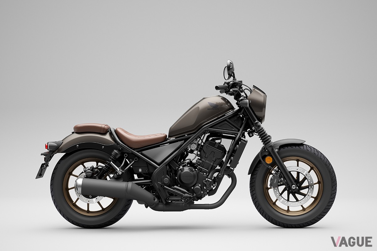 年間販売台数で5連覇達成を目前とした人気のホンダ「レブル250」が進化。排出ガス規制に対応するとともにカラーリングを一新した