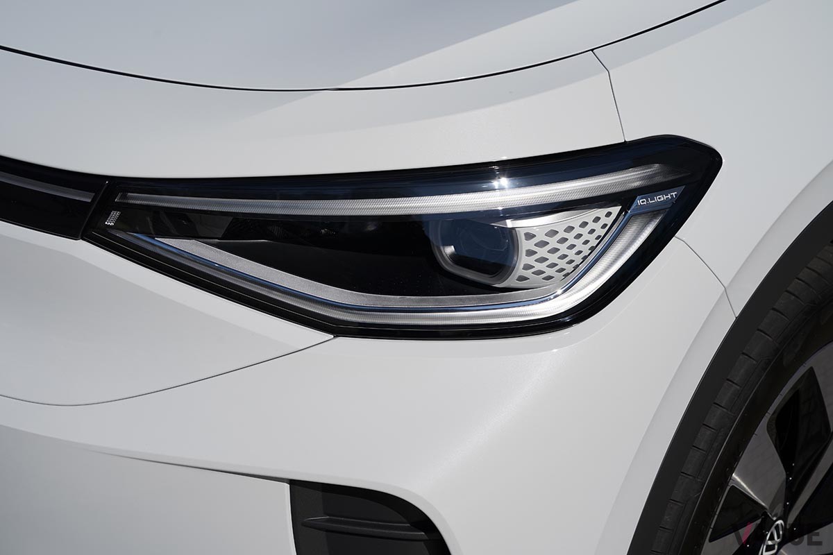 先ごろ上陸した電動SUV「ID.4」は、スムーズでなめらかな走りや広いキャビン、さらに優れた操作性など、VWの真面目なクルマづくりが光る