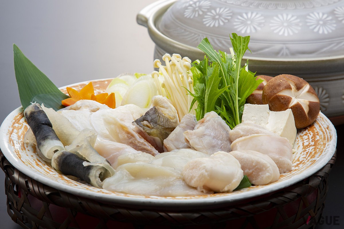 「まぐろとふぐの旬彩料理プラン」で提供されるプリプリ食感のふぐの身とふぐ出汁が染み込む“てっちり”