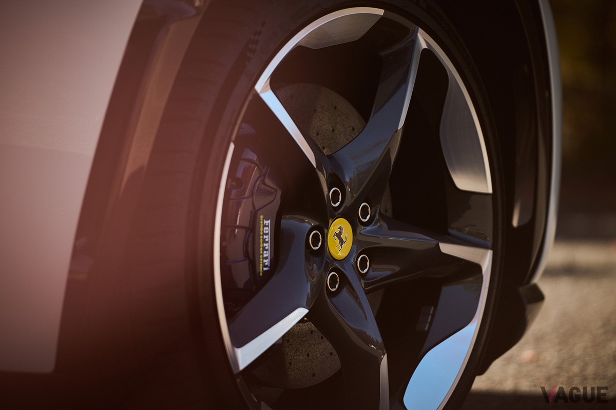 タイヤサイズはフロント255／35R22、リア315/30R23