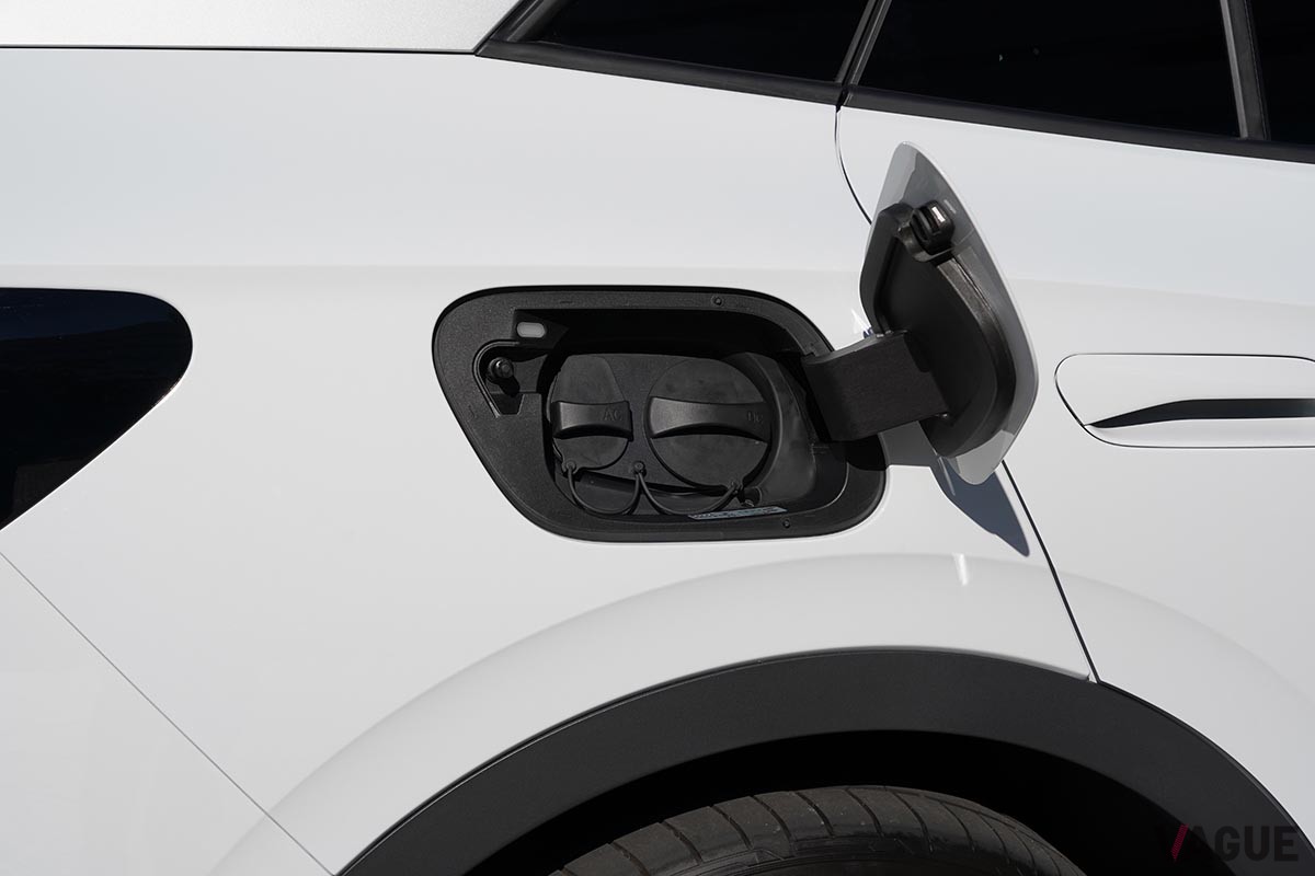 先ごろ上陸した電動SUV「ID.4」は、スムーズでなめらかな走りや広いキャビン、さらに優れた操作性など、VWの真面目なクルマづくりが光る