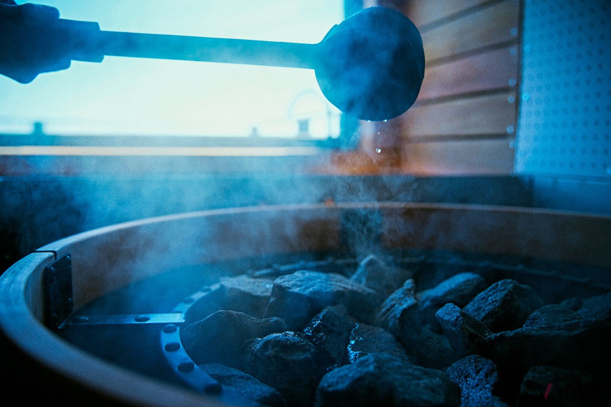 「リビエラ逗子マリーナ」のプールサイドに誕生した、湘南の海と雄大な富士山を臨む圧巻のロケーションが魅力的な「SPACE KEY POINTリビエラ逗子マリーナ」