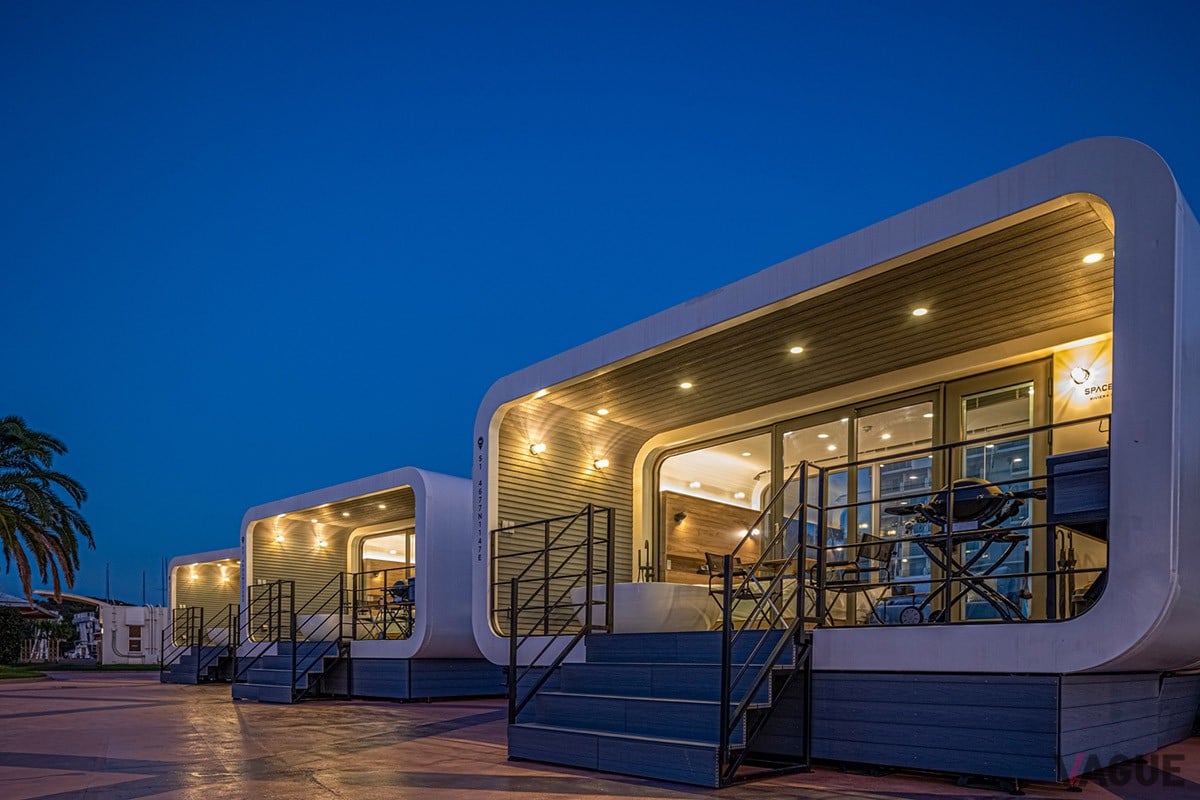 「リビエラシーボニアマリーナ」内に誕生したグランピング施設「SPACE KEY POINT リビエラシーボニアマリーナ」は、相模湾と富士山の絶景、そして本格サウナを満喫できる新感覚の施設だ