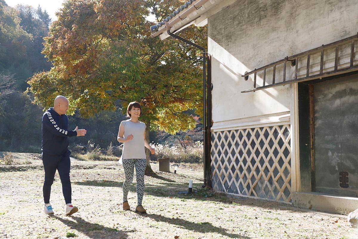 ストレッチの後はウォーキングレッスン。ととのった体は歩くときの姿が自然と美しく見えるから不思議だ