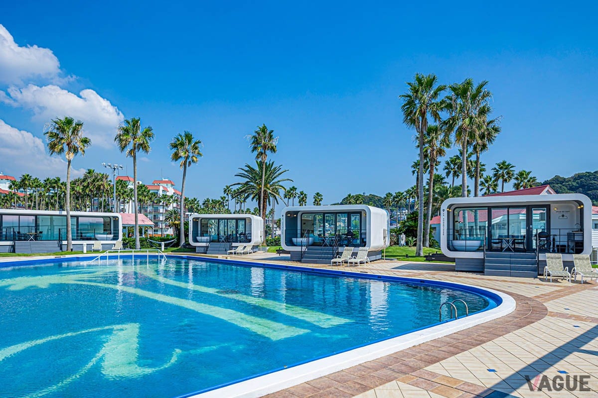 「リビエラ逗子マリーナ」のプールサイドに誕生した、湘南の海と雄大な富士山を臨む圧巻のロケーションが魅力的な「SPACE KEY POINTリビエラ逗子マリーナ」