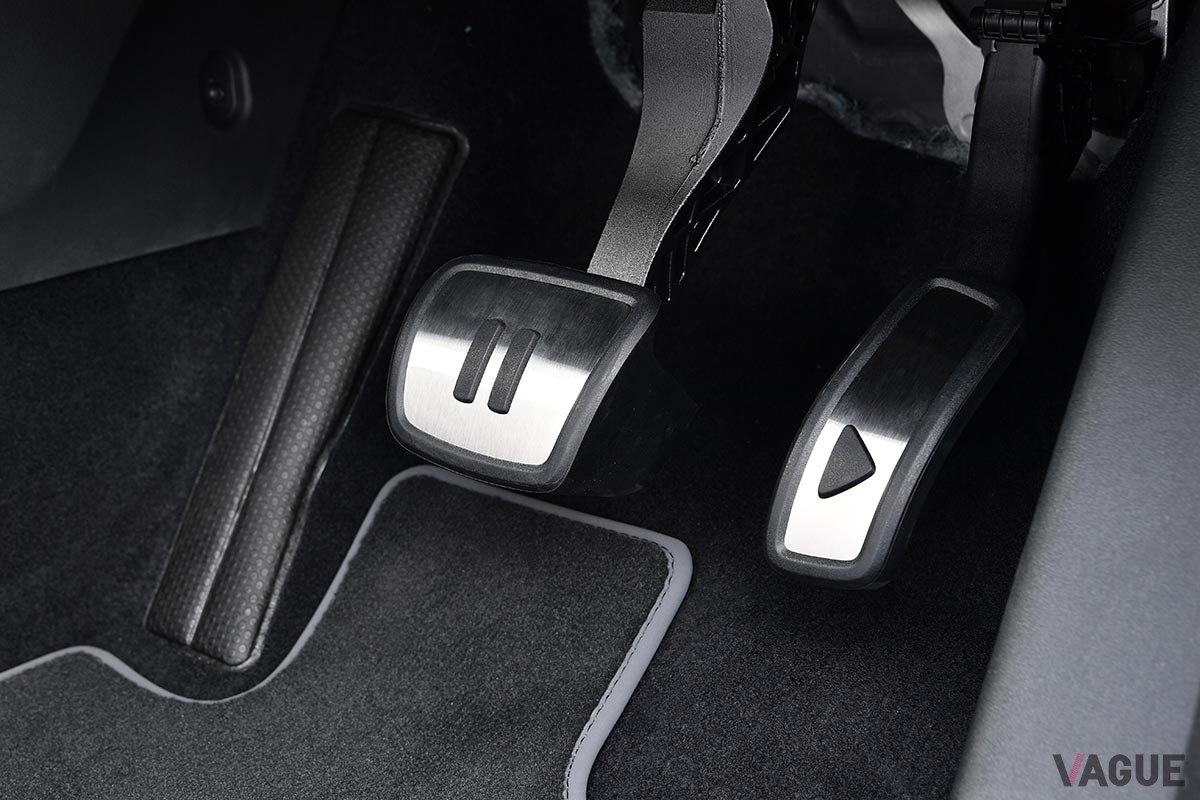 先ごろ上陸した電動SUV「ID.4」は、スムーズでなめらかな走りや広いキャビン、さらに優れた操作性など、VWの真面目なクルマづくりが光る