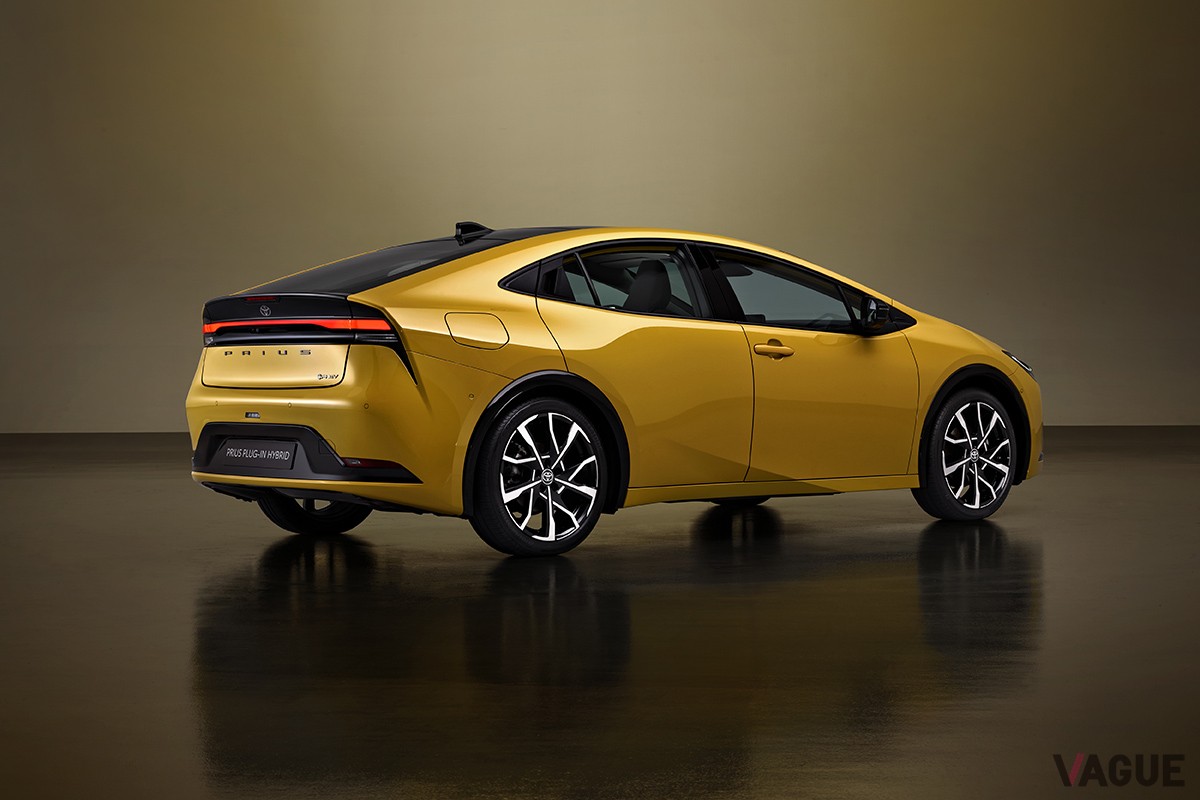 トヨタ新型「プリウスPHEV（欧州仕様）」