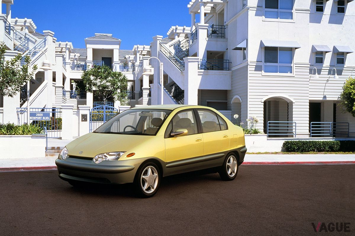 1995年開催の第31回東京モーターショーに出品されたトヨタ「プリウス」プロトタイプ