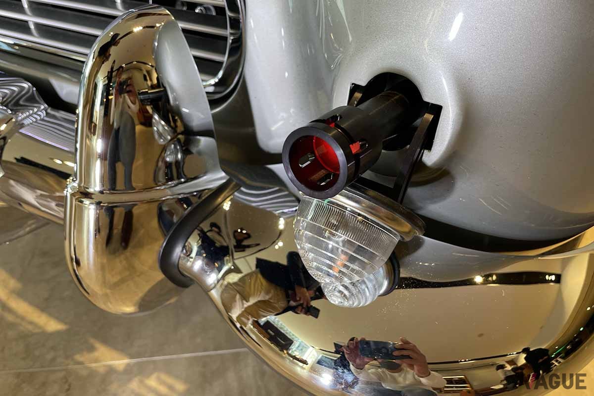 アストンマーティン「DB5ゴールドフィンガー コンティニュエーション」