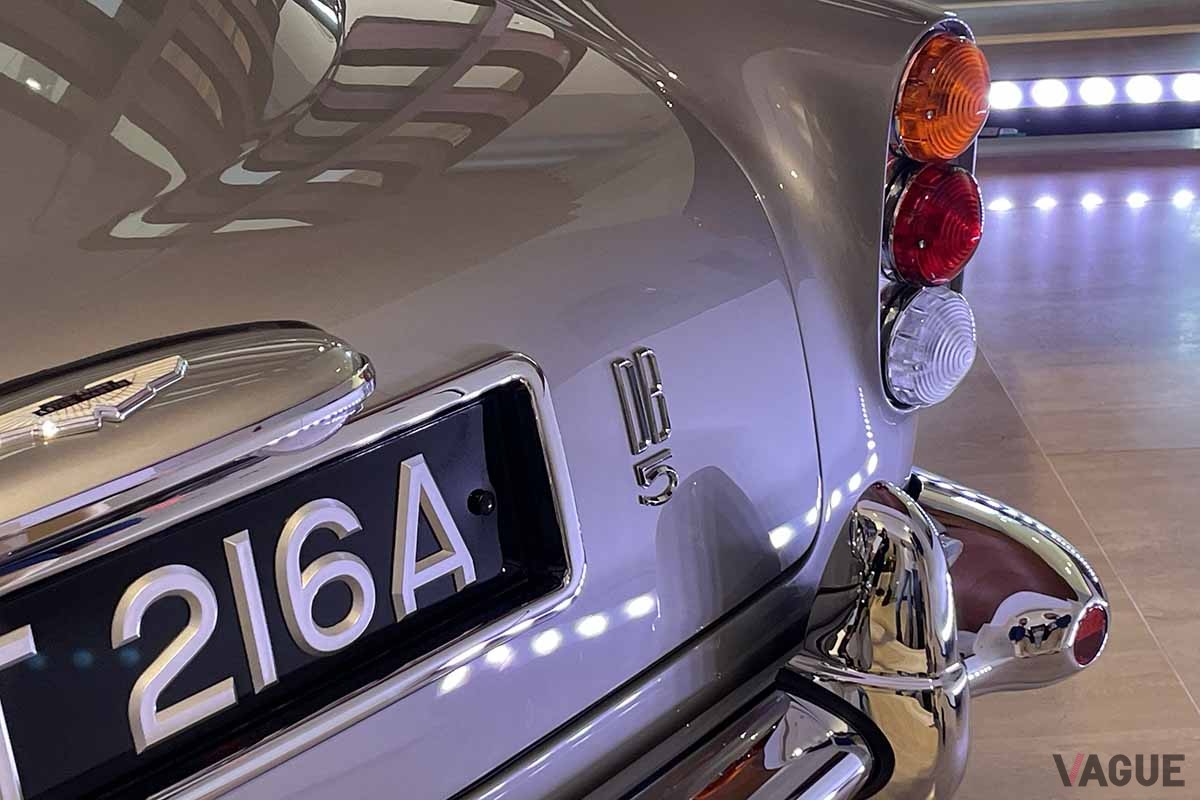 アストンマーティン「DB5ゴールドフィンガー コンティニュエーション」