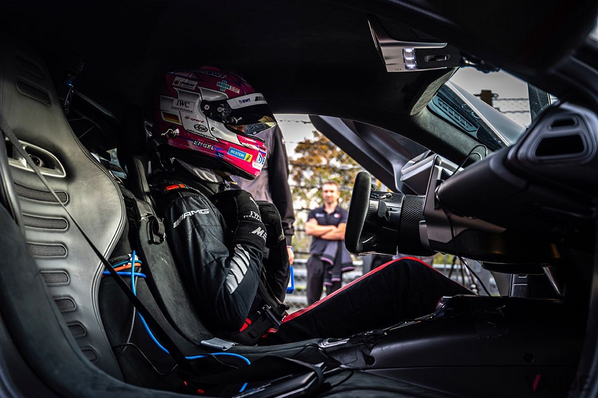 ドライバーのマロ・エンゲル選手