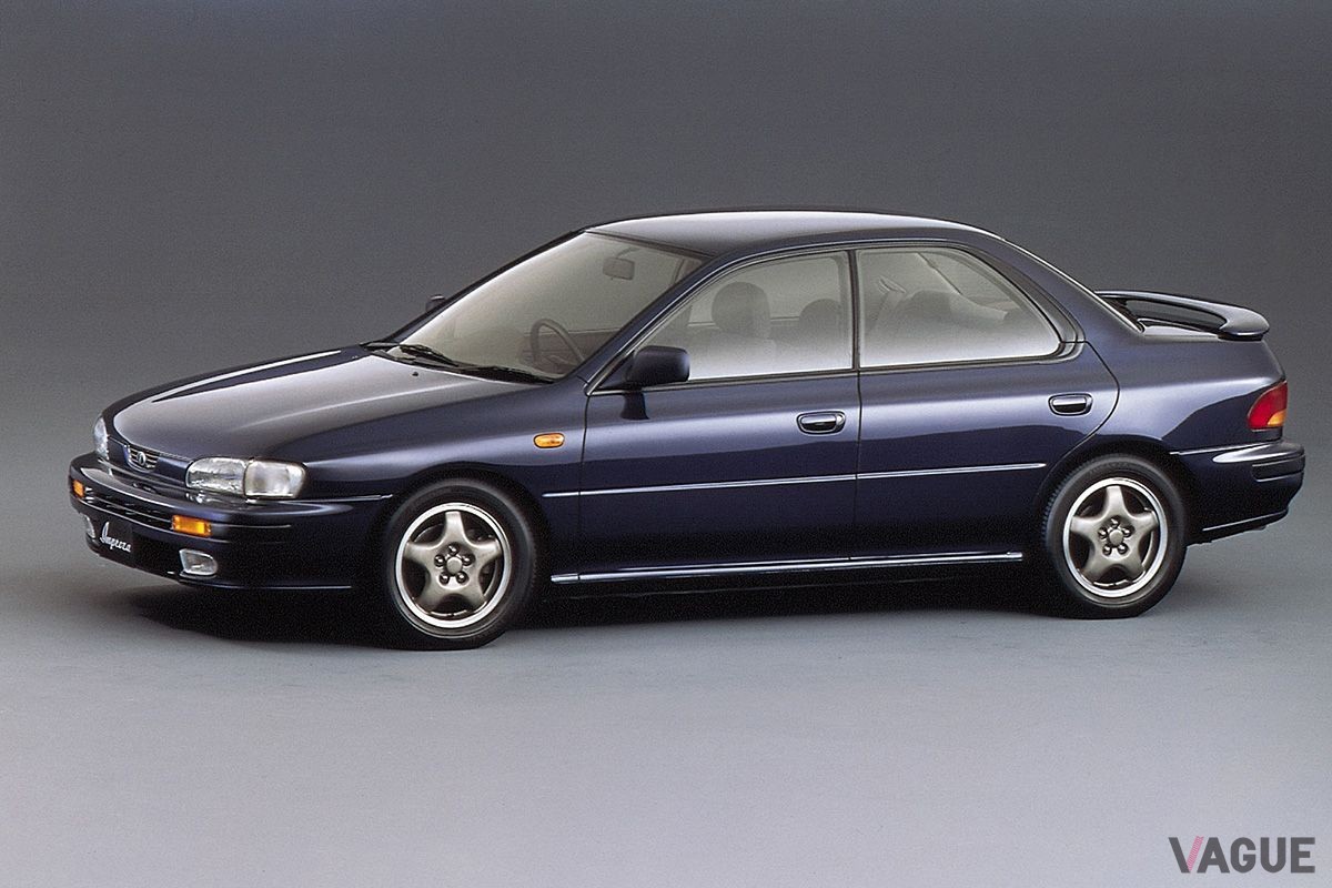 1992年発売の初代「インプレッサセダン」