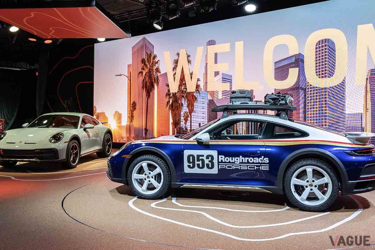 LAショーで世界初公開されたポルシェ新型「911ダカール」