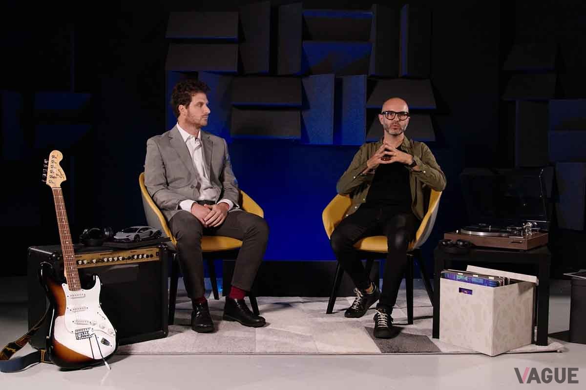 ランボルギーニ社のマリオ・マウトーネ氏と、音楽プロデューサーのアレックス・トレカリーチ氏