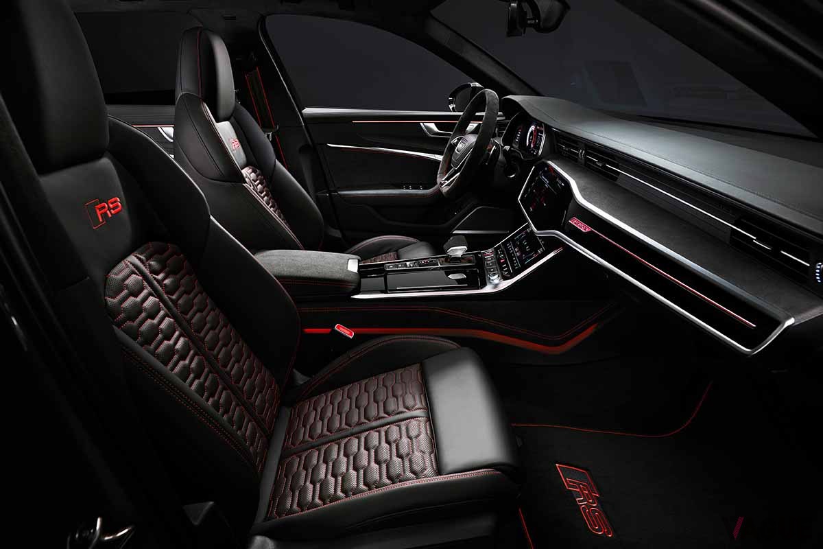 アウディ「RS6アバント・パフォーマンス」のインテリア
