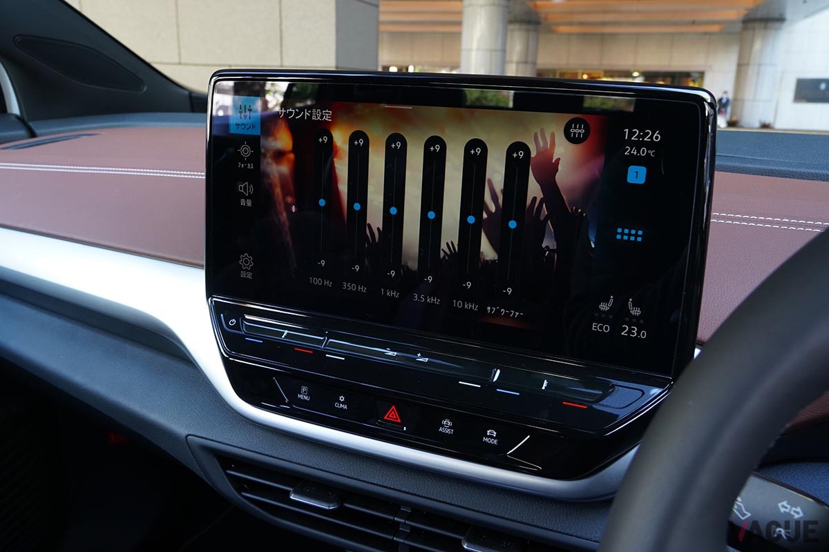先ごろ上陸した電動SUV「ID.4」は、スムーズでなめらかな走りや広いキャビン、さらに優れた操作性など、VWの真面目なクルマづくりが光る