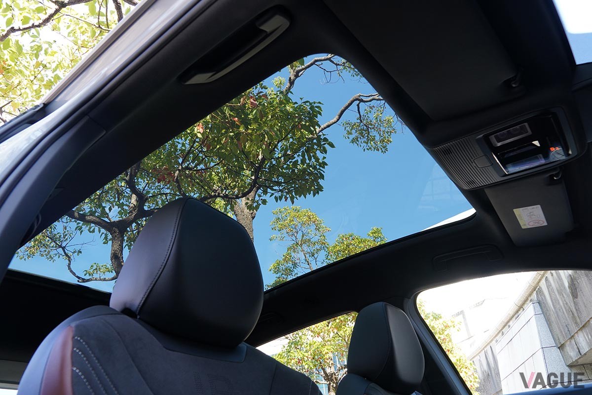 先ごろ上陸した電動SUV「ID.4」は、スムーズでなめらかな走りや広いキャビン、さらに優れた操作性など、VWの真面目なクルマづくりが光る