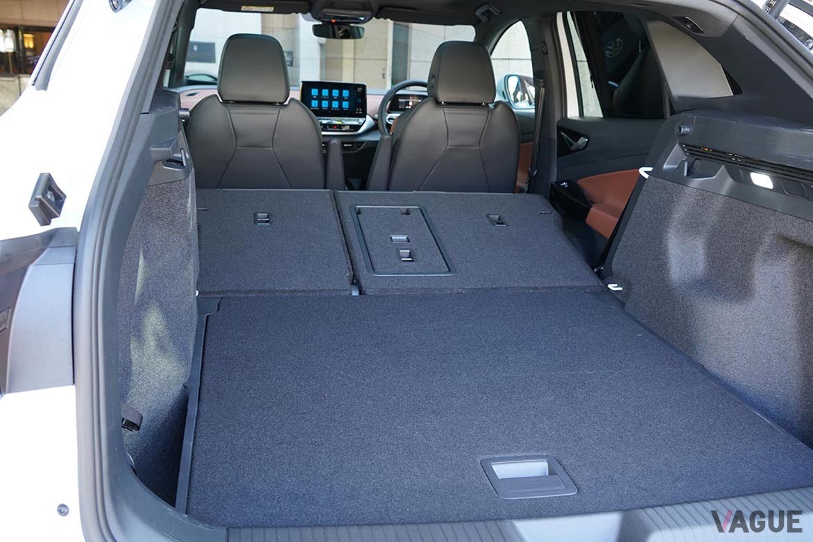 先ごろ上陸した電動SUV「ID.4」は、スムーズでなめらかな走りや広いキャビン、さらに優れた操作性など、VWの真面目なクルマづくりが光る