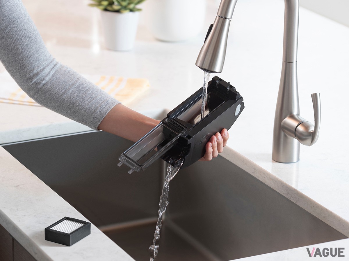 ダスト容器と水拭き用タンクが一体型なので、楽々お手入れ完了