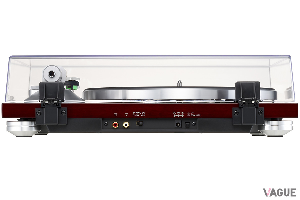 「TN-350-SE」は、レコード盤に収録された独特の音の情報を大きな音で奏でられるよう増幅するフォノイコライザーアンプを搭載する