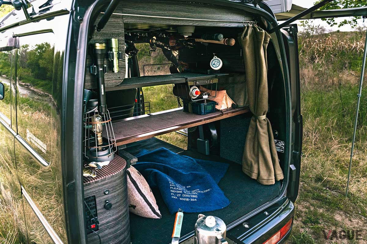 ブレイズ「NEXT CAMPER」から、ミリタリースタイルのガレージブランド・CUSTOM BORDERLESSとのコラボにより、見た目や質感を重視した特別仕様が登場