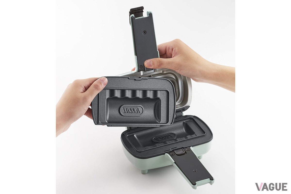 着脱式交換プレートの採用で、“ハーフホットサンド”やワッフルやパニーニサンド、さらに、たい焼きなどのスイーツなど幅広い調理を楽しめるようになった「Toffy ハーフホットサンドメーカー＜プレート交換式＞」