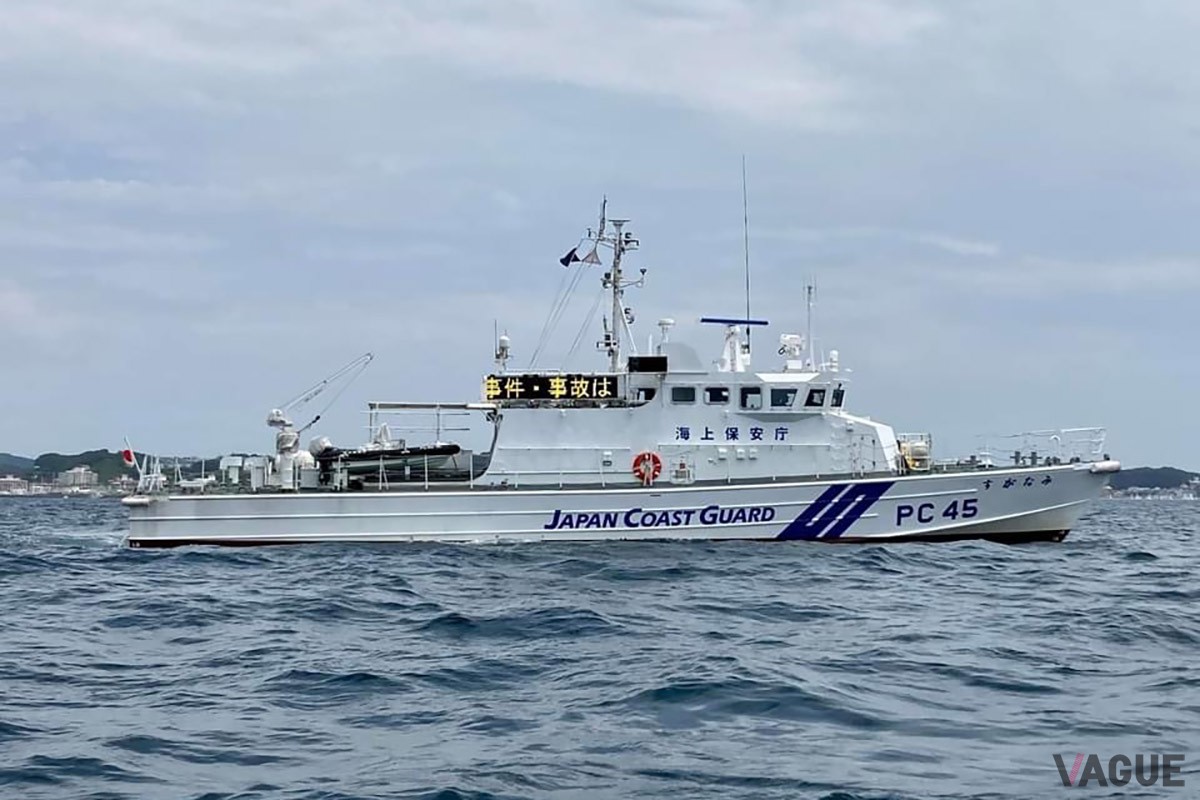 海上保安庁の巡視船や水上警察は、船の多い海域でよくパトロールしています。臨検もよくあり、船舶免許と船検証の提出を求められますので、乗る際は必ず携行しましょう