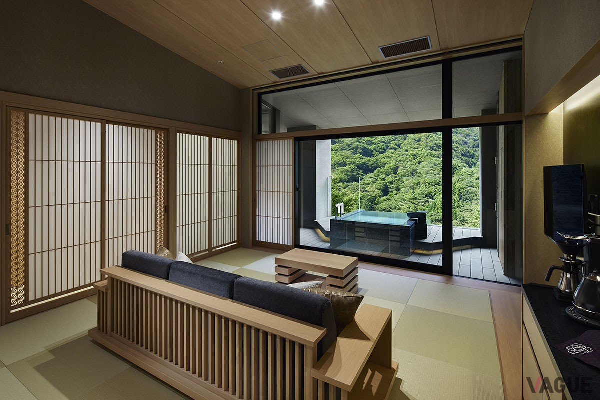 拡張した全客室に自家源泉の露天風呂を完備。さらに、趣向の異なる4つの貸切風呂とふたつの大浴場で湯めぐりを楽しめる温泉宿になった新生「はつはな」