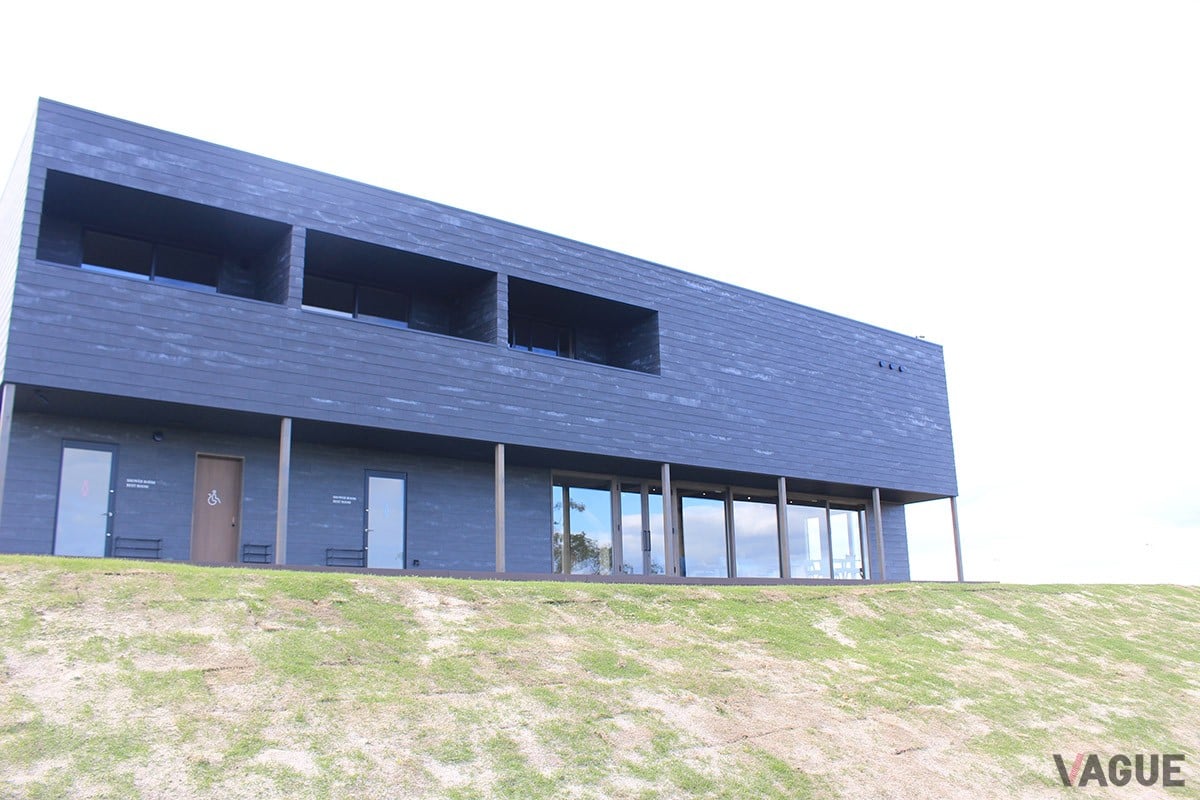 さえぎるもののない空と倉敷の街並みを一望でき、時間の移ろいとともに変化する空を楽しめる「OKAYAMA GLAMPING SORANIA」