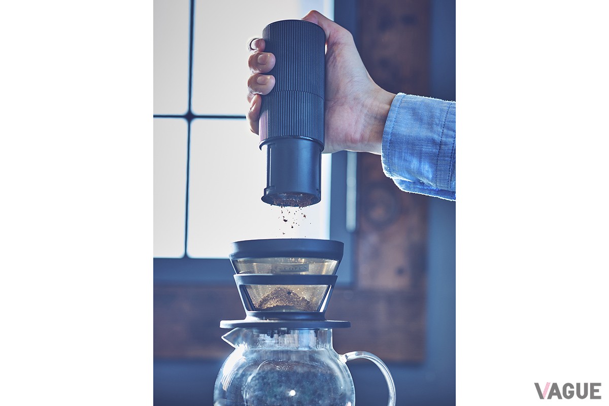 コレス「ポータブルコーヒーグラインダー C350」は、挽きたて・淹れたてのコーヒーを場所やシーンを選ばず気軽に味わえる充電式ポータブルコーヒーグラインダー