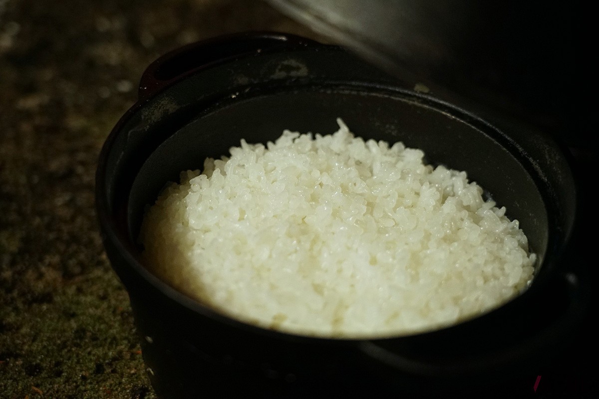 ハリオ商事が南部鉄器製造の老舗や燕三条のステンレスメーカーと完成させた、食後のコーヒーを堪能するための美味いごはんを炊き上げる調理鍋「ゼブランライスオーブン」